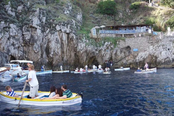 最後再換迷你小船才能進入藍洞