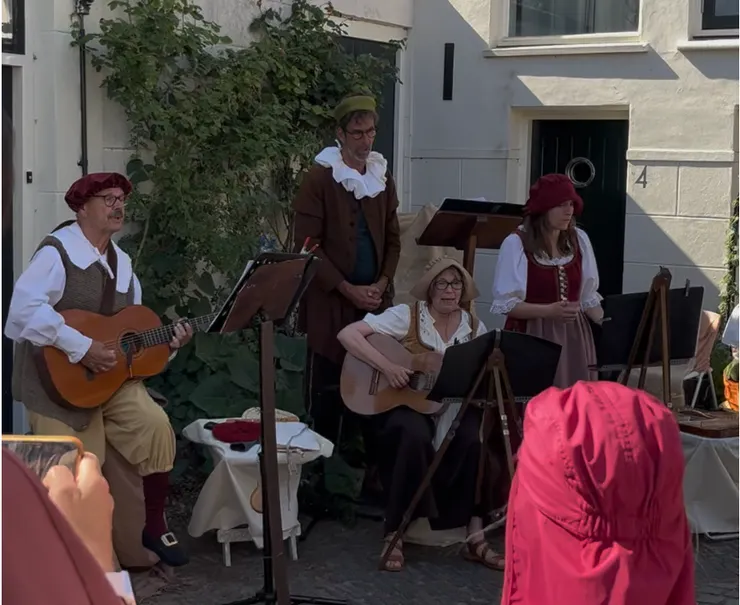 也會有機會欣賞到現場音樂,中世紀風