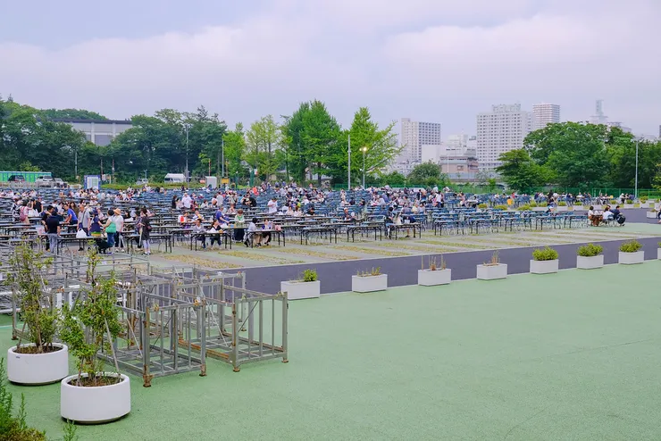 有料觀賞席有桌椅