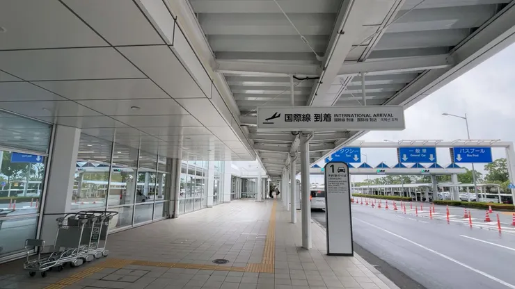 出口處就可以直接搭乘巴士了