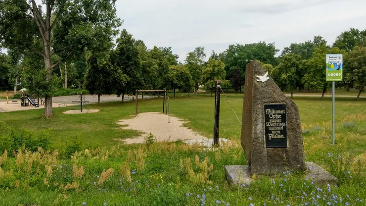 利用高低差設計溜索