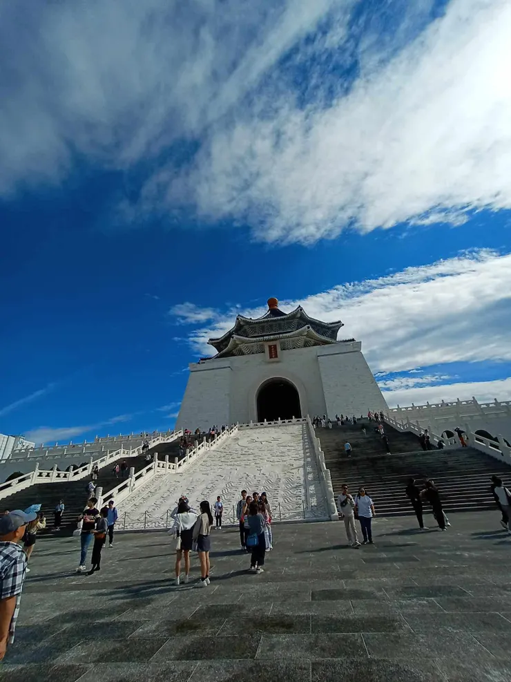 許多遊客  你也可以來走走