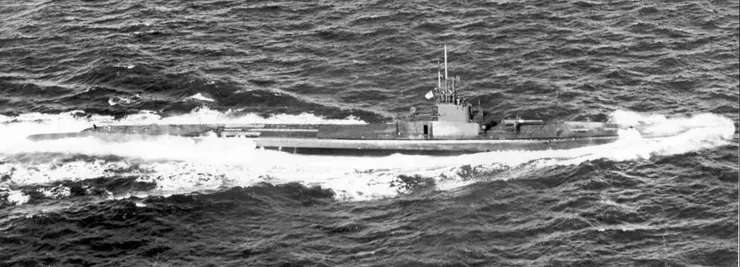 1943年11月24日，羅德島昆西特附近的「藍鰓魚號」右舷景觀，照片由 flash.net 提供。