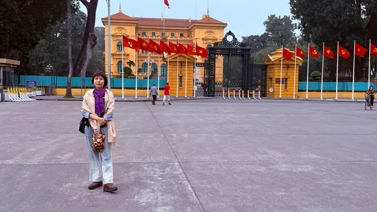 法國殖民時期總督府，現為越南主席府。類似我們總統府的功能。