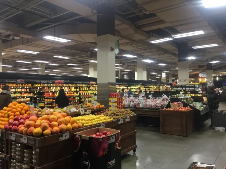 卡蘿喜歡逛超市，特別是每個國家的超市