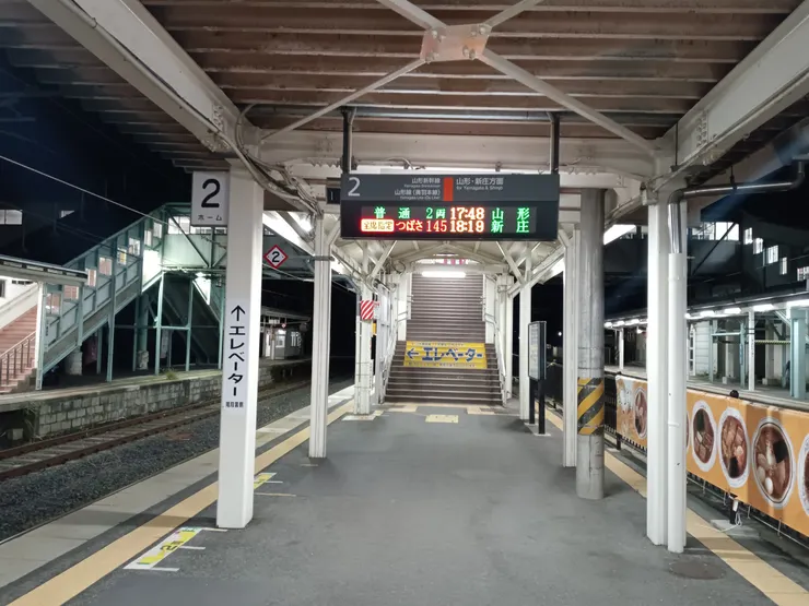 在日本看著車站月台，常常都會覺得跟台灣的風景很熟悉