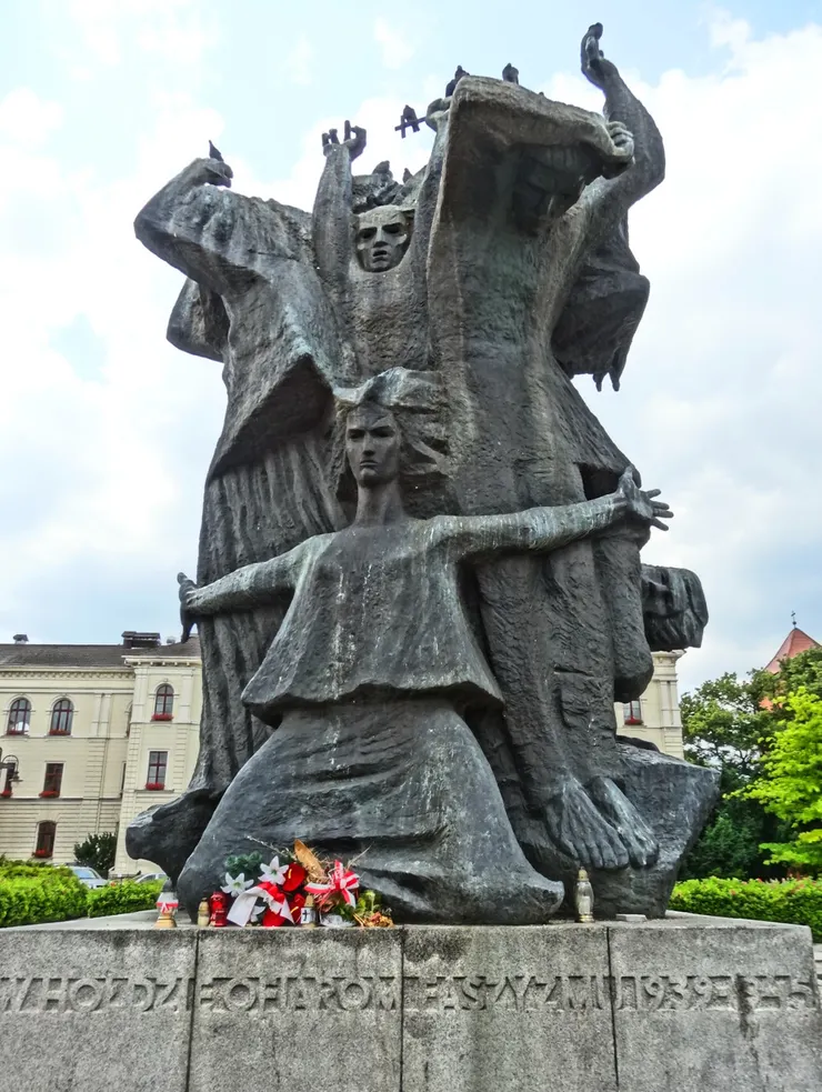 鬥爭&殉難紀念碑