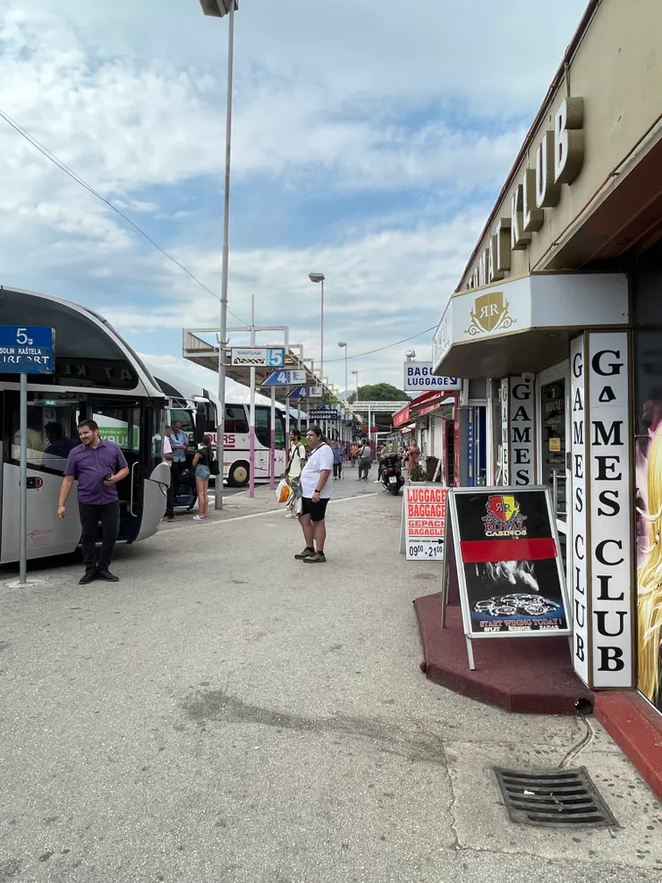 港口旁巴士站，也是我的巴士抵達點