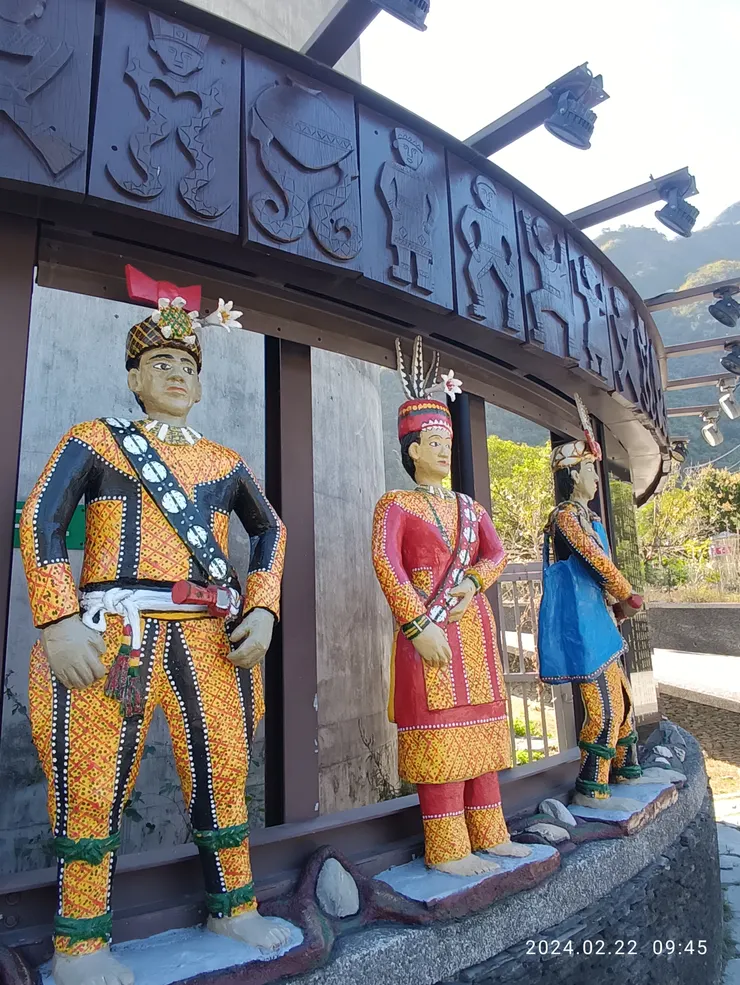 谷川大橋下橋柱圖騰