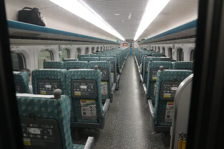 空蕩蕩的高鐵車廂