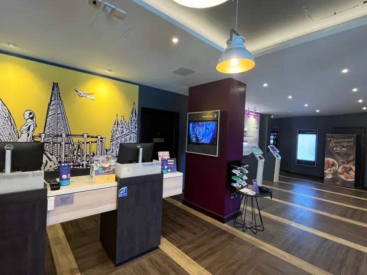 很晚到的話，就要用自助Check in機