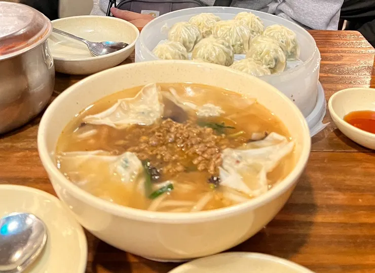 明洞餃子-刀削麵必點