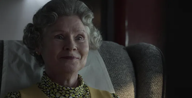 神情一如既往地冷靜,情感被留在王權之外。