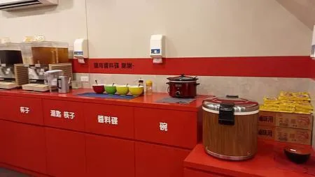 [台北美食]網友最愛小火鍋來自頂紅、服務人員也相當親切與快速