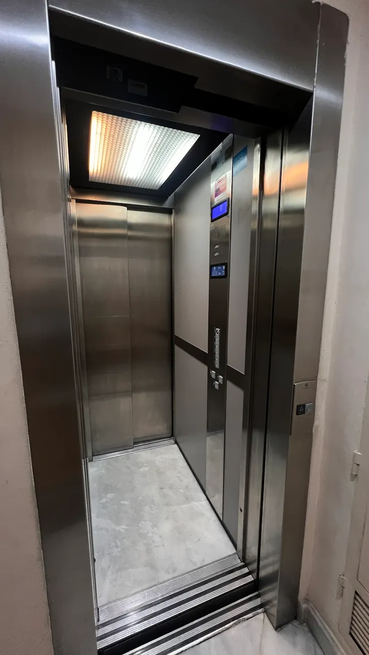 電梯樓層的標示跟台灣有很大的不同