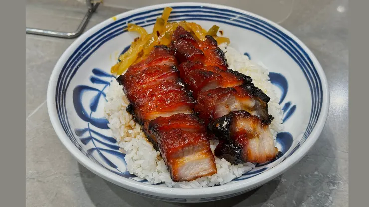 難得一見（？）碗裝叉燒飯！