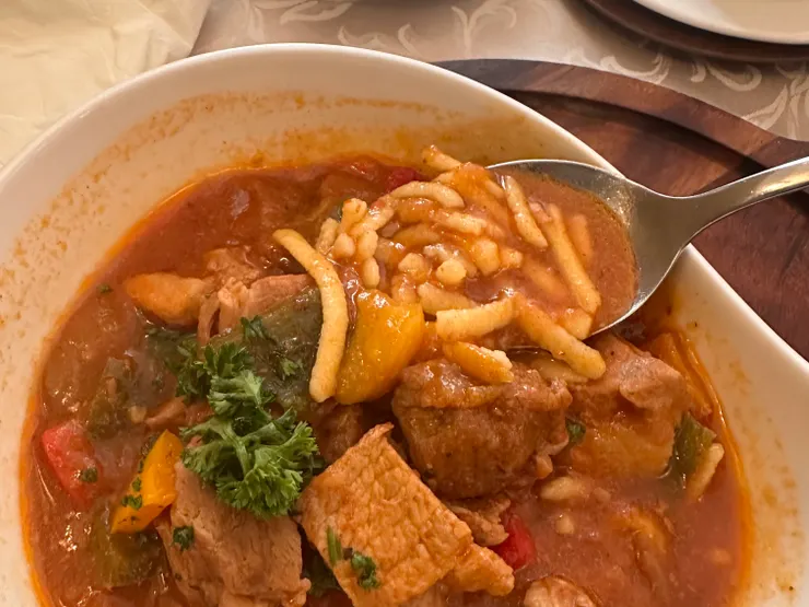 "Dumpling batter noodles" 指的是「麵糊麵條」或「麵團麵條」