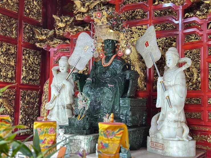 二樓是以綠玉雕刻而成的玉媽祖