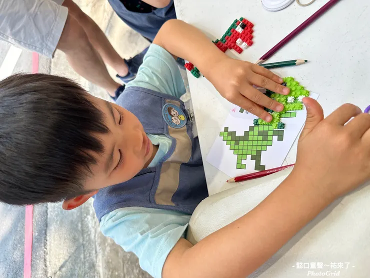 這樣的拼豆不錯玩讓孩子無形中再次練習小肌肉。