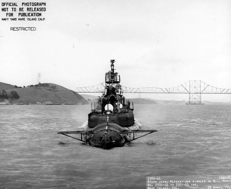 1944年4月28日，馬雷島附近的青花魚號。