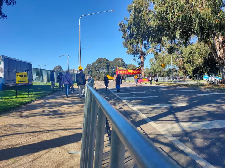 活動結束後散場的人們