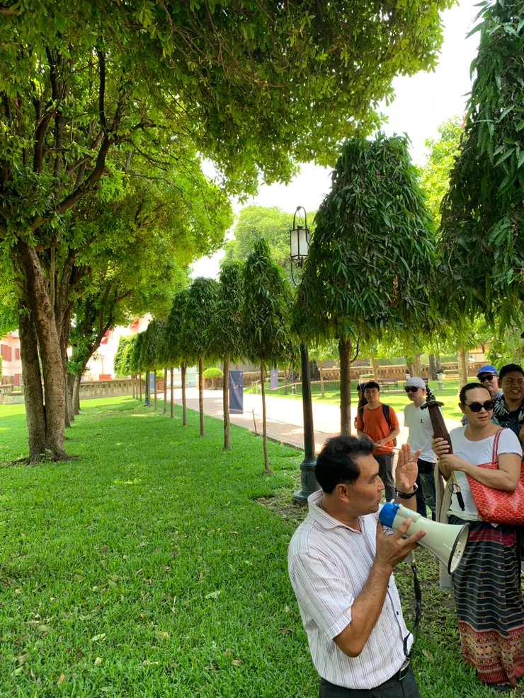 朱拉每學期都有戶外教學喔，這次是去華富里，圖中戴墨鏡的是最風趣有個性的教授