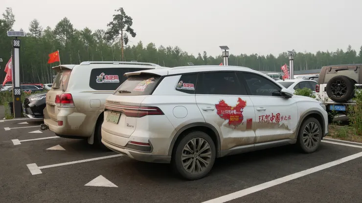 園區也有不少環國游的人們到訪