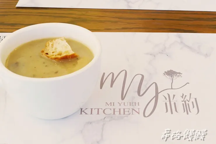 蘑菇濃湯,蘑菇香、濃湯口感都不錯