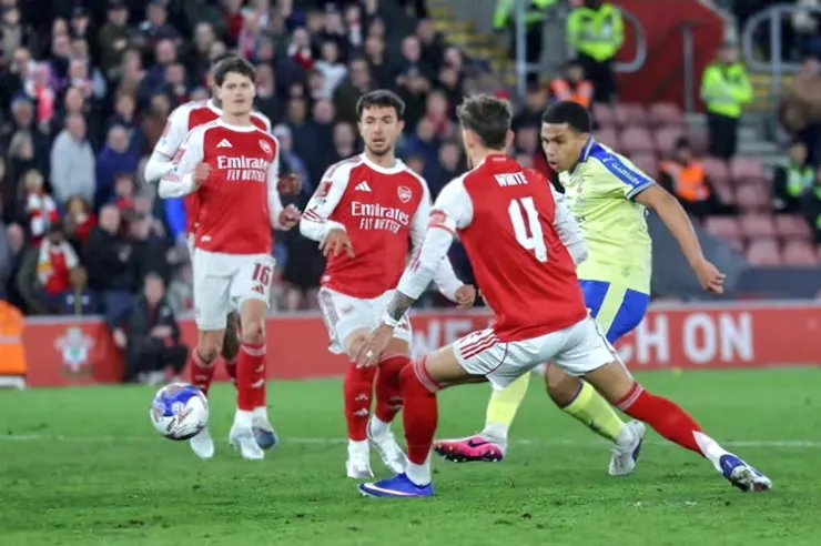 查理斯抽射破網助修咸頓勝2:1