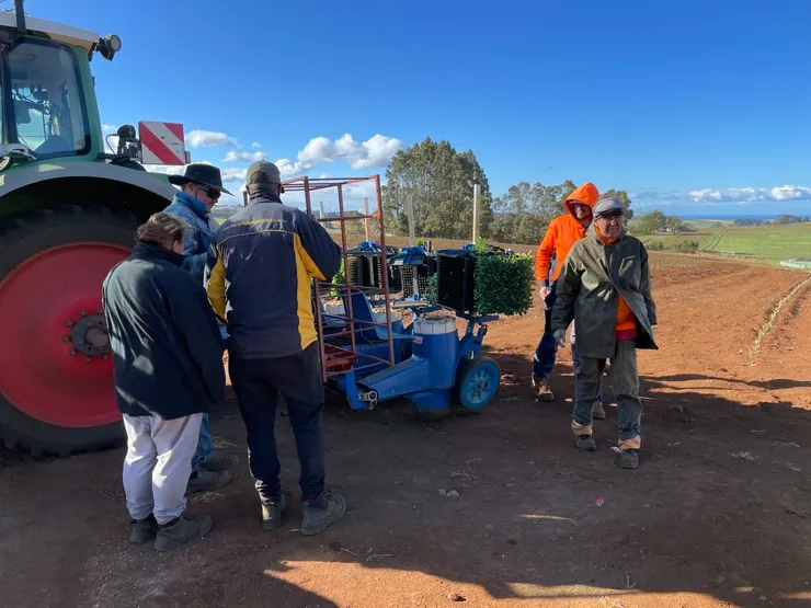 工作車的後方就是種苗者要坐的位置。