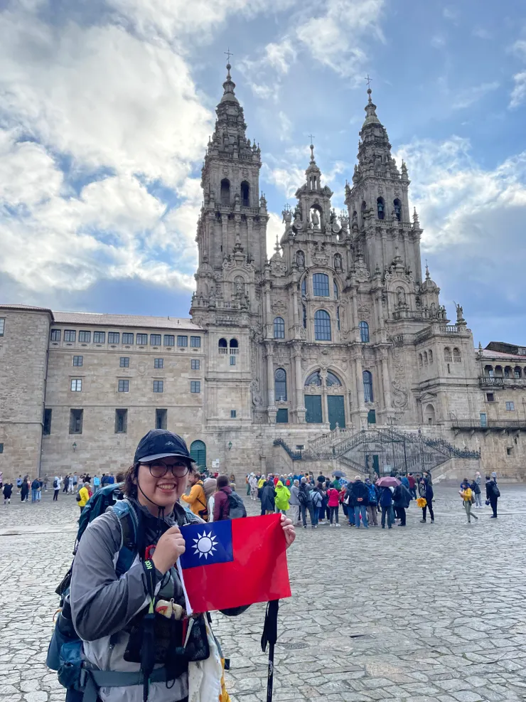 肯定是要拿個國旗合照一張！