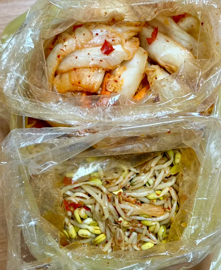 辣椒碎看似很大片，但其實辣度不明顯。