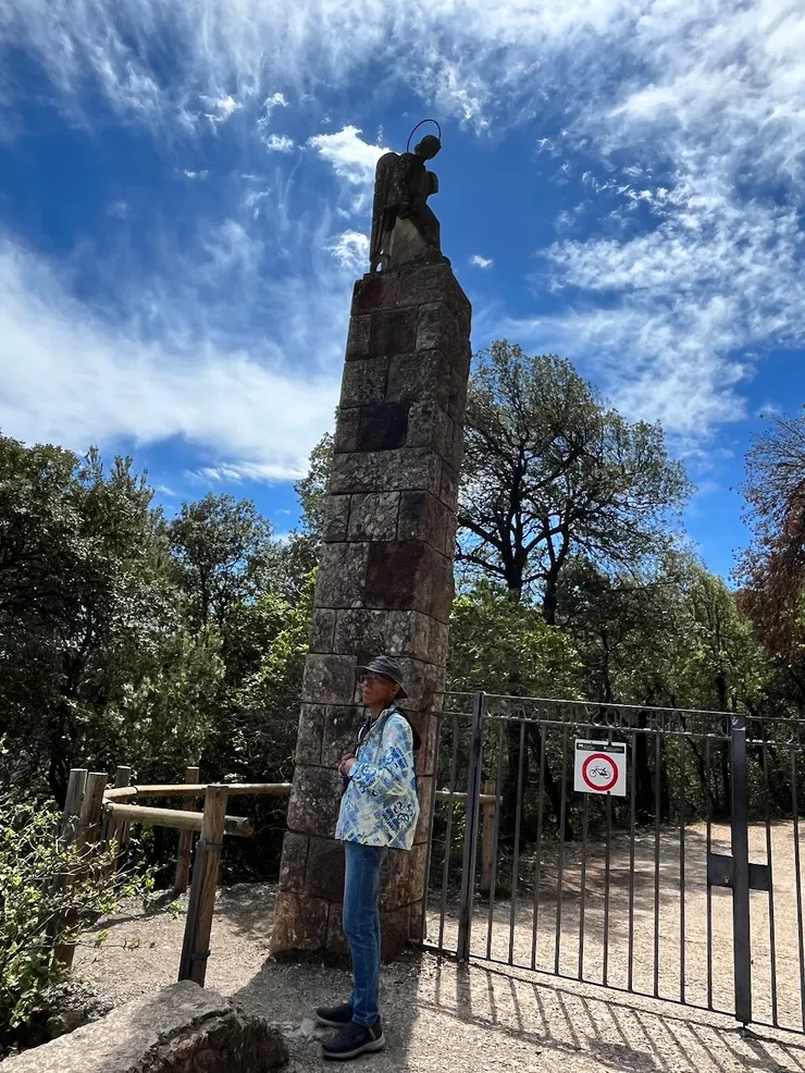 從這個門進入後開始爬坡