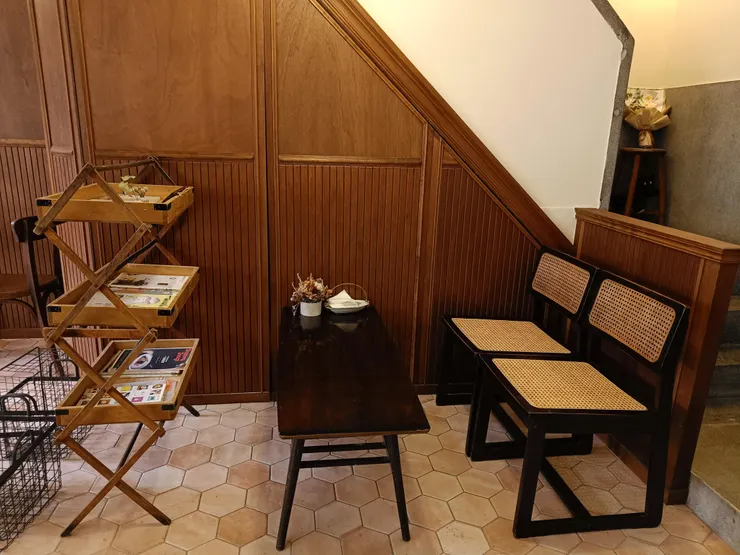 一樓樓梯側的位子