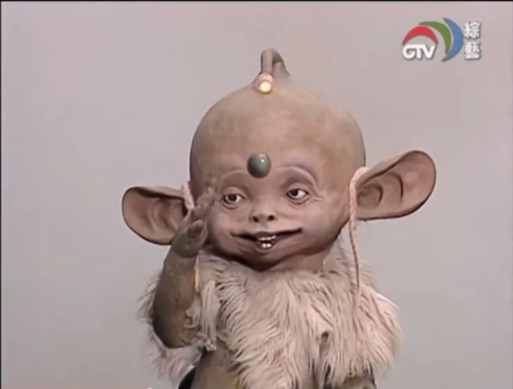 《浴火鳳凰》劇中有名的千年神獸「嘟嘟」，常發出「嗶波」聲。（圖／翻攝自Youtube)