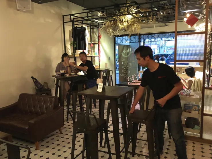 Clive 身為老闆依舊凡事親力親為