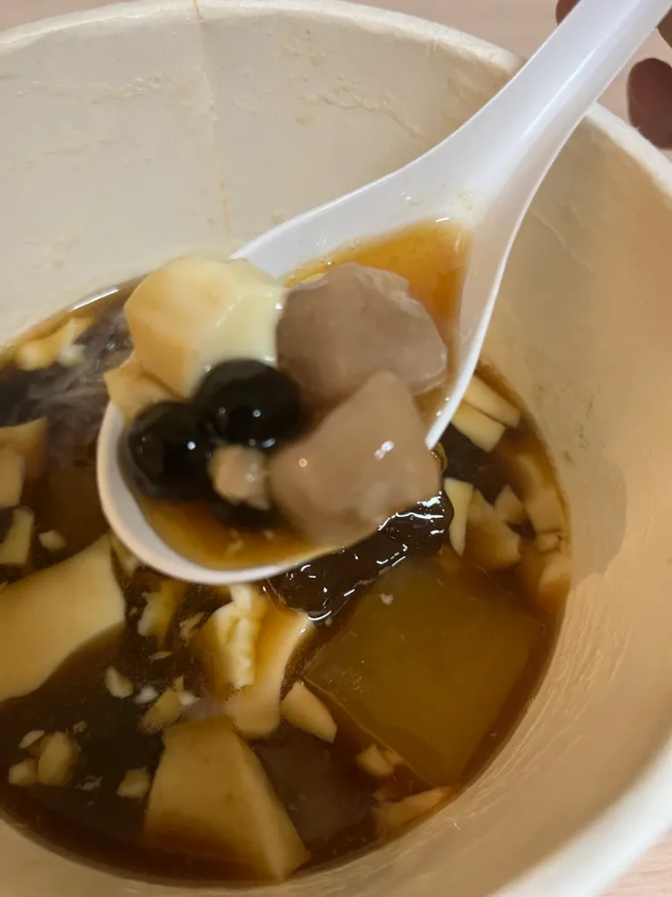 配料點了珍珠、芋圓跟粉粿
