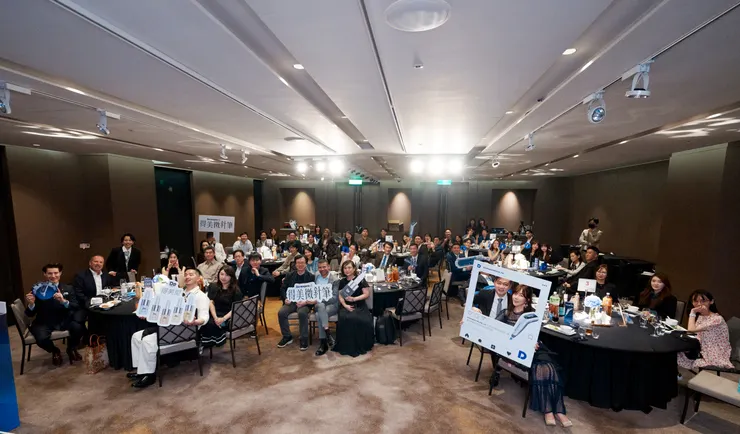 圖說:「Dermapen 4得美微針筆在台上市兩周年」活動現場,國內外醫師與產業人士齊聚一堂,於交流與互動中呈現美容醫學專業發展的多元面貌。