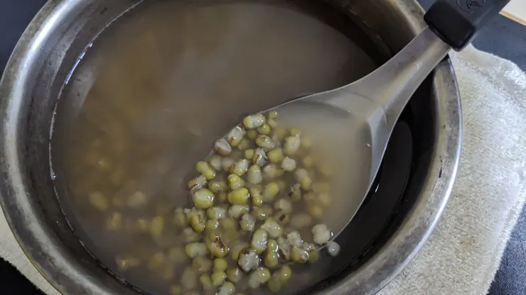 第二次跳開關試喝，已經沒什麼豆子顆粒的口感，有點煮過頭，豆子太軟了