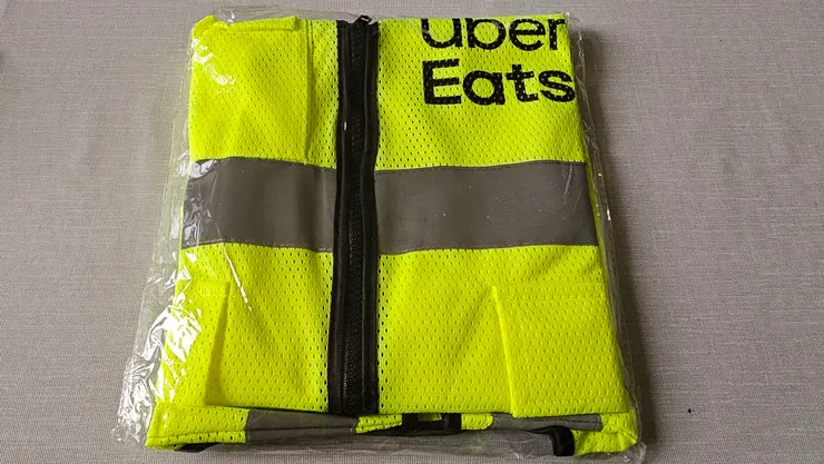 這是UberEats的反光背心!