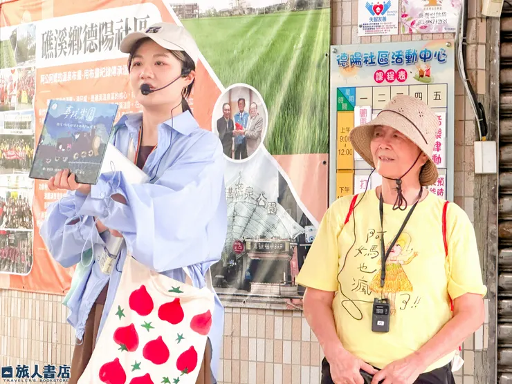 因為當天天氣狀況很好，布畫作者之一的淑芳阿媽（照片右）也陪我們一起走讀全程😍