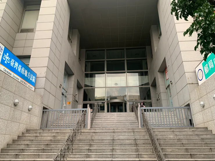 大家期待已久(?)的法院大階梯照片來了