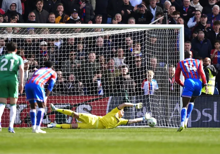 馬迪達射入十二碼球助水晶安宮險勝2:1