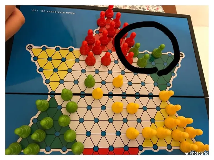 孩子跳棋使出佔地不走招數