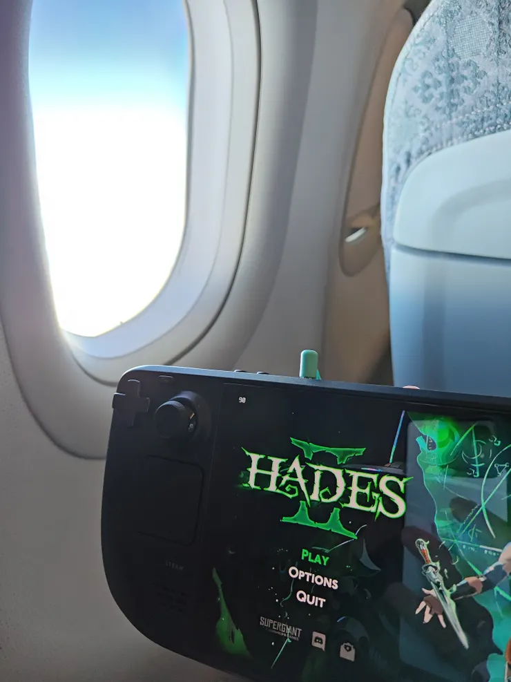 The 3-hour flight was made a lot better with the steam deck I brought with me on board. It's hard to find a better combination than a steam deck and a plane.