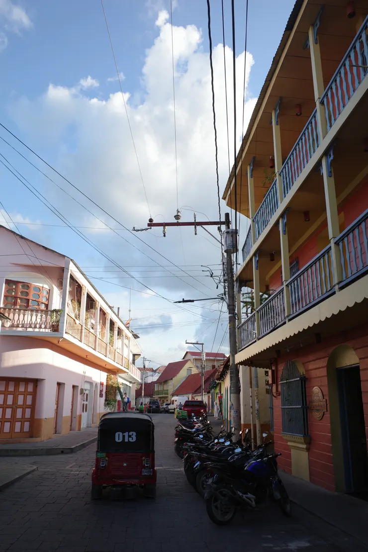 零濾鏡的Hostel外街景。