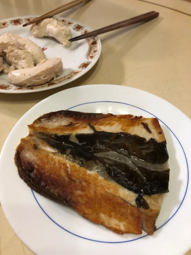 煎到又香又酥的虱目魚肚！