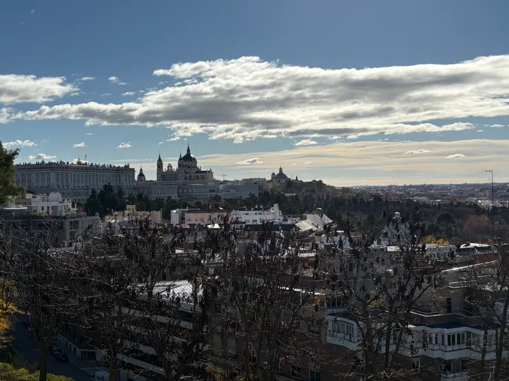 另一個角度的馬德里皇宮與主教堂