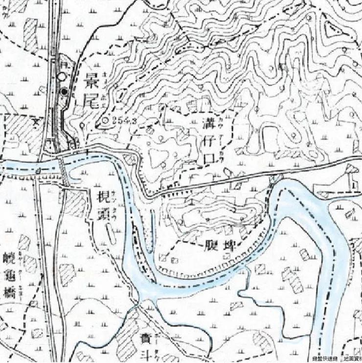 1904台灣堡圖。埤腹地區因曲流之故，容易淹水，因此可見到有設堤