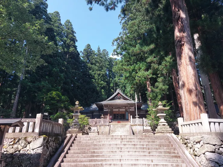 遠看神社的內部，真的非常的莊嚴